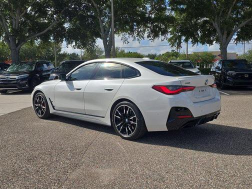 Mineral White Metallic 2022 BMW M440 i xDrive