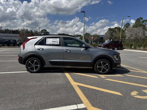 2025 Kia Niro LX