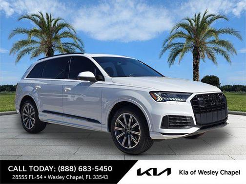 2022 Audi Q7 45 Premium Plus