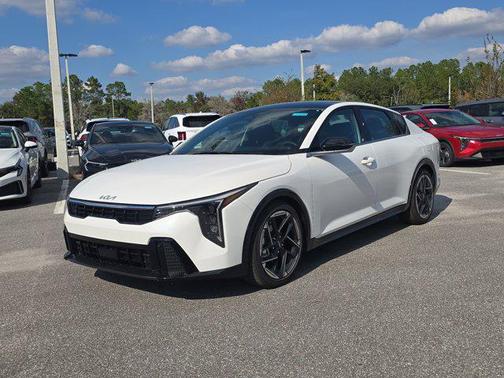 2025 Kia K4 GT-Line