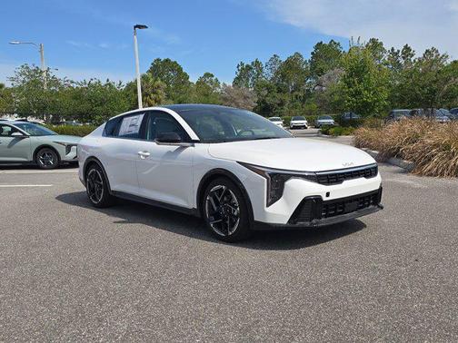 Snow White Pearl 2026 Kia K4 GT-Line