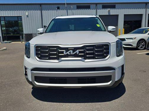 Glacial White Pearl 2024 Kia Telluride S
