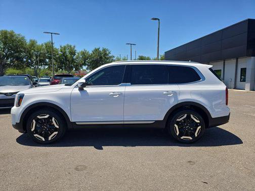 Glacial White Pearl 2024 Kia Telluride S