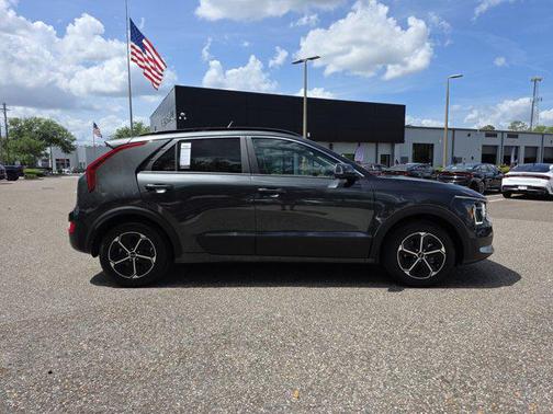 2024 Kia Niro EX