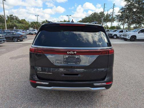 2022 Kia Carnival SX