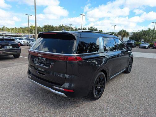 2022 Kia Carnival SX