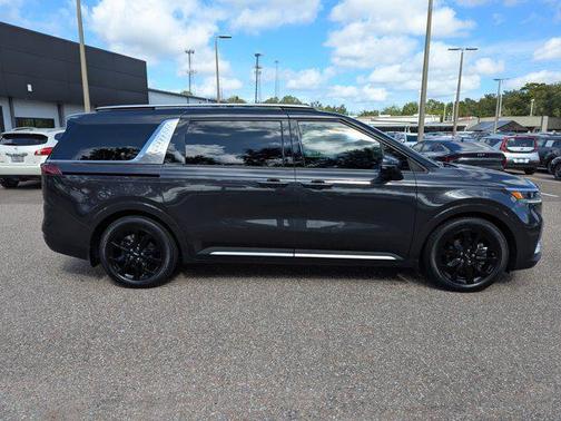 2022 Kia Carnival SX