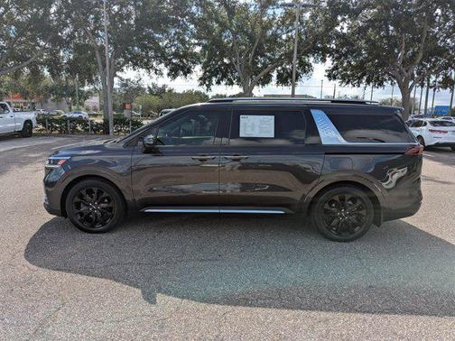 2022 Kia Carnival SX
