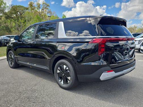 Aurora Black Pearl 2026 Kia Carnival Hybrid LXS