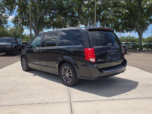 Black Onyx Crystal Pearlcoat 2017 Dodge Grand Caravan SXT