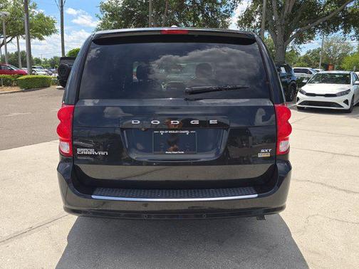 Black Onyx Crystal Pearlcoat 2017 Dodge Grand Caravan SXT