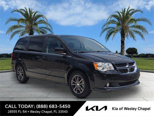 Black Onyx Crystal Pearlcoat 2017 Dodge Grand Caravan SXT