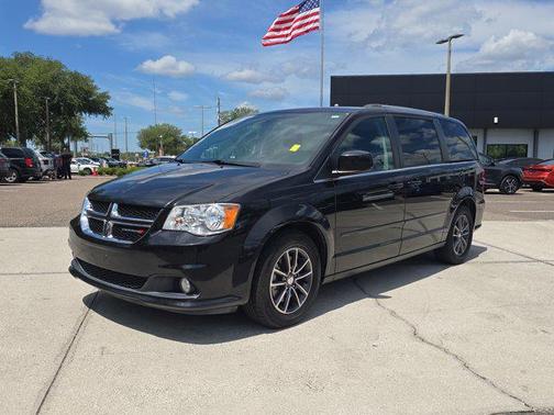 Black Onyx Crystal Pearlcoat 2017 Dodge Grand Caravan SXT