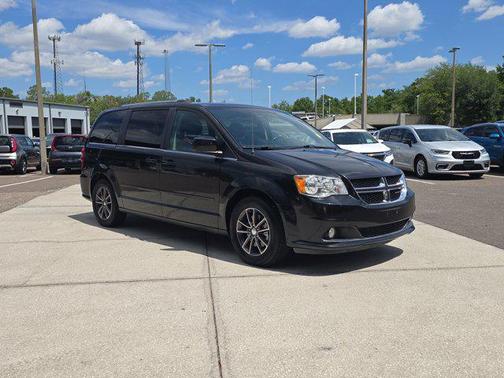 Black Onyx Crystal Pearlcoat 2017 Dodge Grand Caravan SXT