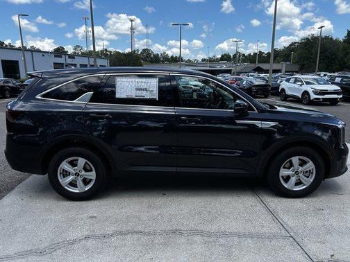 2025 Kia Sorento LX