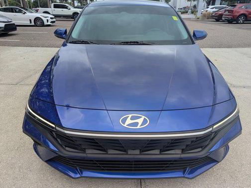 2024 Hyundai ELANTRA SE