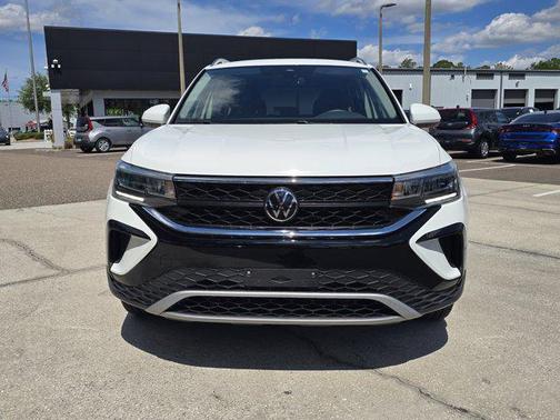 Pure White 2024 Volkswagen Taos 1.5T SE