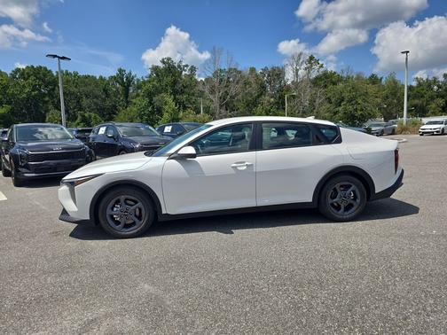 White Pearl 2026 Kia K4 LXS