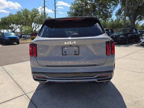 Wolf Gray 2022 Kia Sorento SX