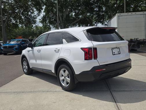 Glacial White Pearl 2023 Kia Sorento LX