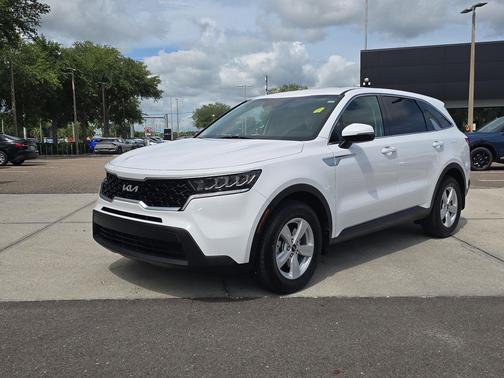 Glacial White Pearl 2023 Kia Sorento LX