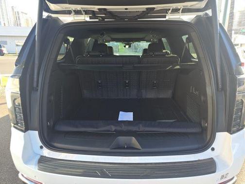 2025 Chevrolet Suburban LT