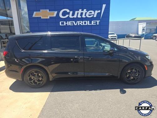 2022 Chrysler Pacifica Hybrid Touring L