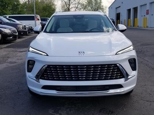 Iridescent White Tricoat 2026 Buick Envision Avenir AWD