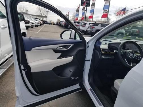 Iridescent White Tricoat 2026 Buick Envision Avenir AWD