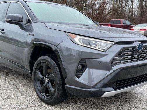 2020 Toyota RAV4 Hybrid SE