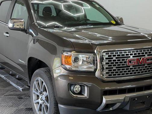 Smokey Quartz Metallic 2019 GMC Canyon Denali