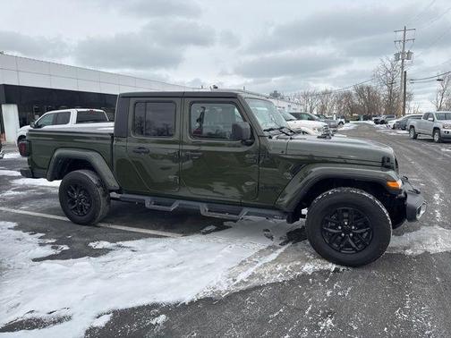 2022 Jeep Gladiator Sport S