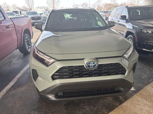 2022 Toyota RAV4 Hybrid XLE