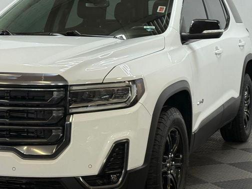 2023 GMC Acadia AWD AT4