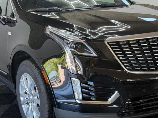 Stellar Black Metallic 2025 Cadillac XT5 Luxury