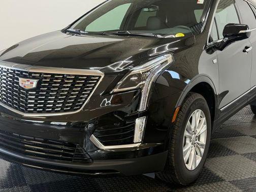 Stellar Black Metallic 2025 Cadillac XT5 Luxury