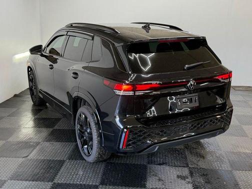 deep black pearl 2026 Volkswagen Tiguan 2.0T SE R-Line Black 4MOTION