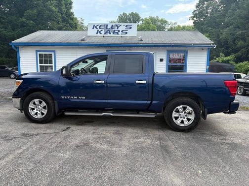 Deep Blue Pearl Metallic 2019 Nissan Titan SV