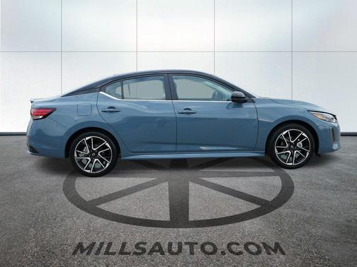 Atlantic Gray Metallic/Super Black 2025 Nissan Sentra SR
