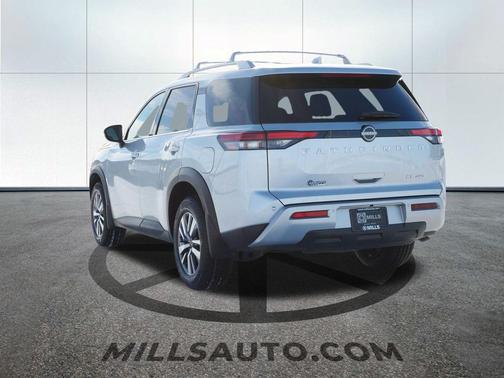 2025 Nissan Pathfinder SL 4WD