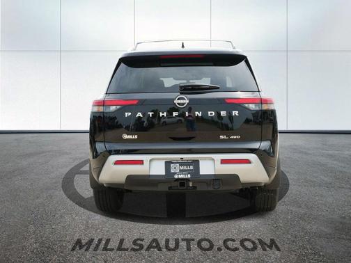 2025 Nissan Pathfinder SL 4WD