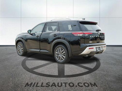 2025 Nissan Pathfinder SL 4WD