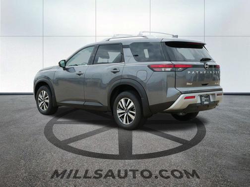 2025 Nissan Pathfinder SL 4WD
