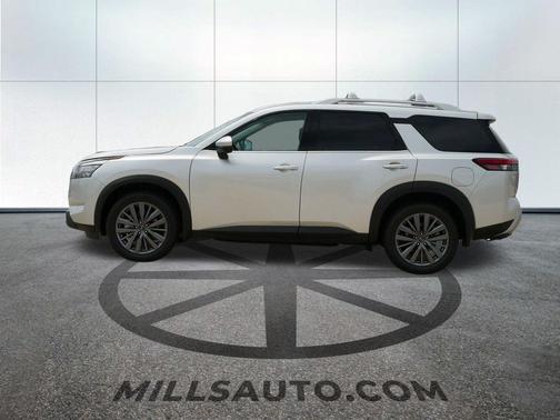 2025 Nissan Pathfinder SL 4WD