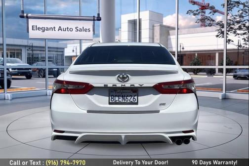 White 2018 Toyota Camry SE