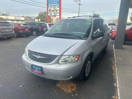 2001 Chrysler Town & Country LX