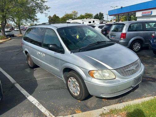 2001 Chrysler Town & Country LX