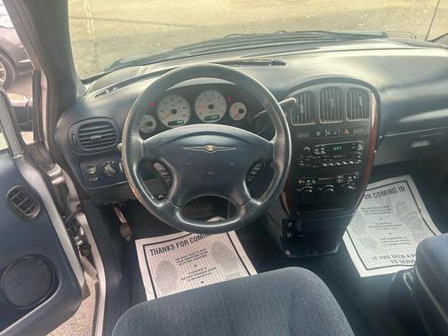 2001 Chrysler Town & Country LX