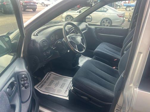2001 Chrysler Town & Country LX
