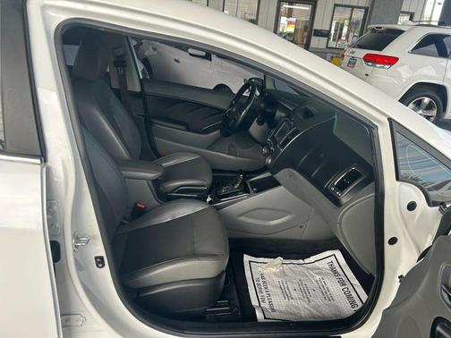 Snow White Pearl 2018 Kia Forte EX